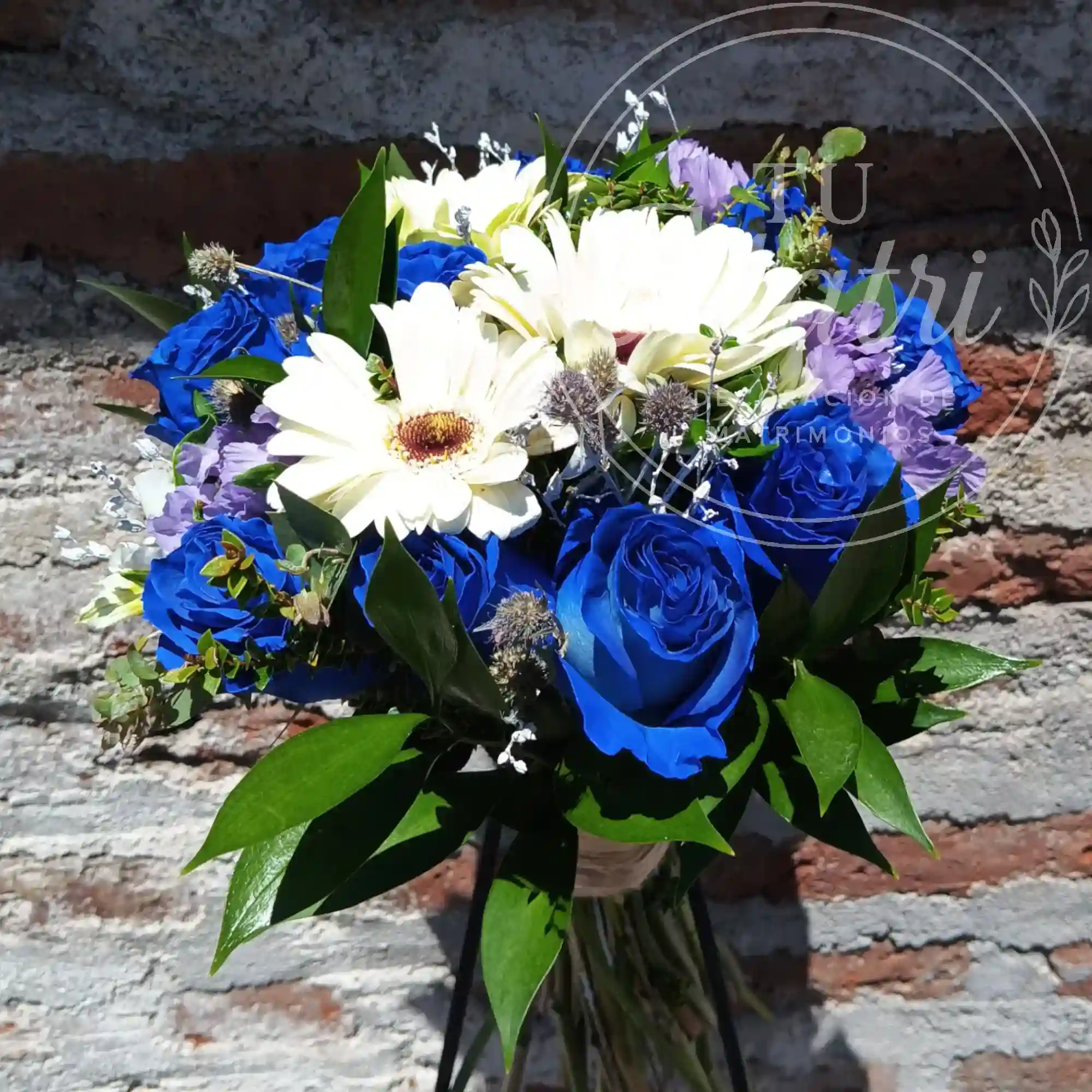 Ramo de Novia Rosas Azules y Gerberas Blancas 2