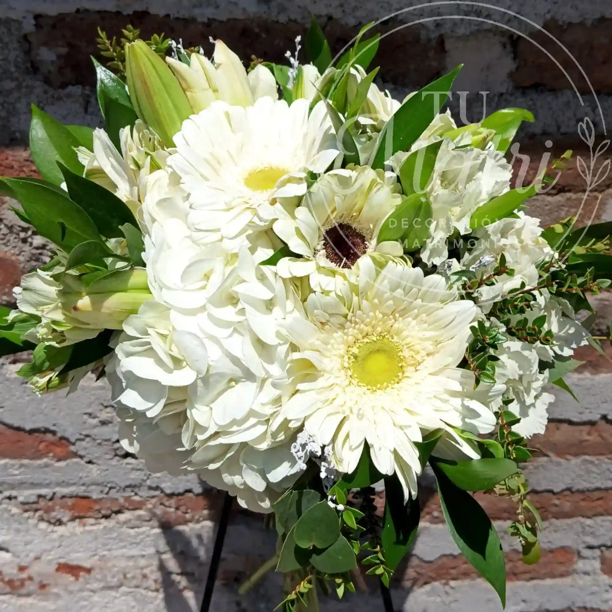 Ramo de Novia Gerberas y complementos blancos 4