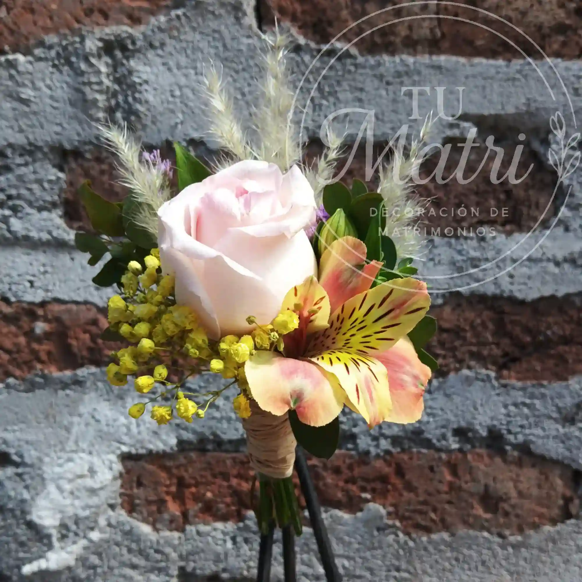 Boutonniere Rosado y Amarillo 1