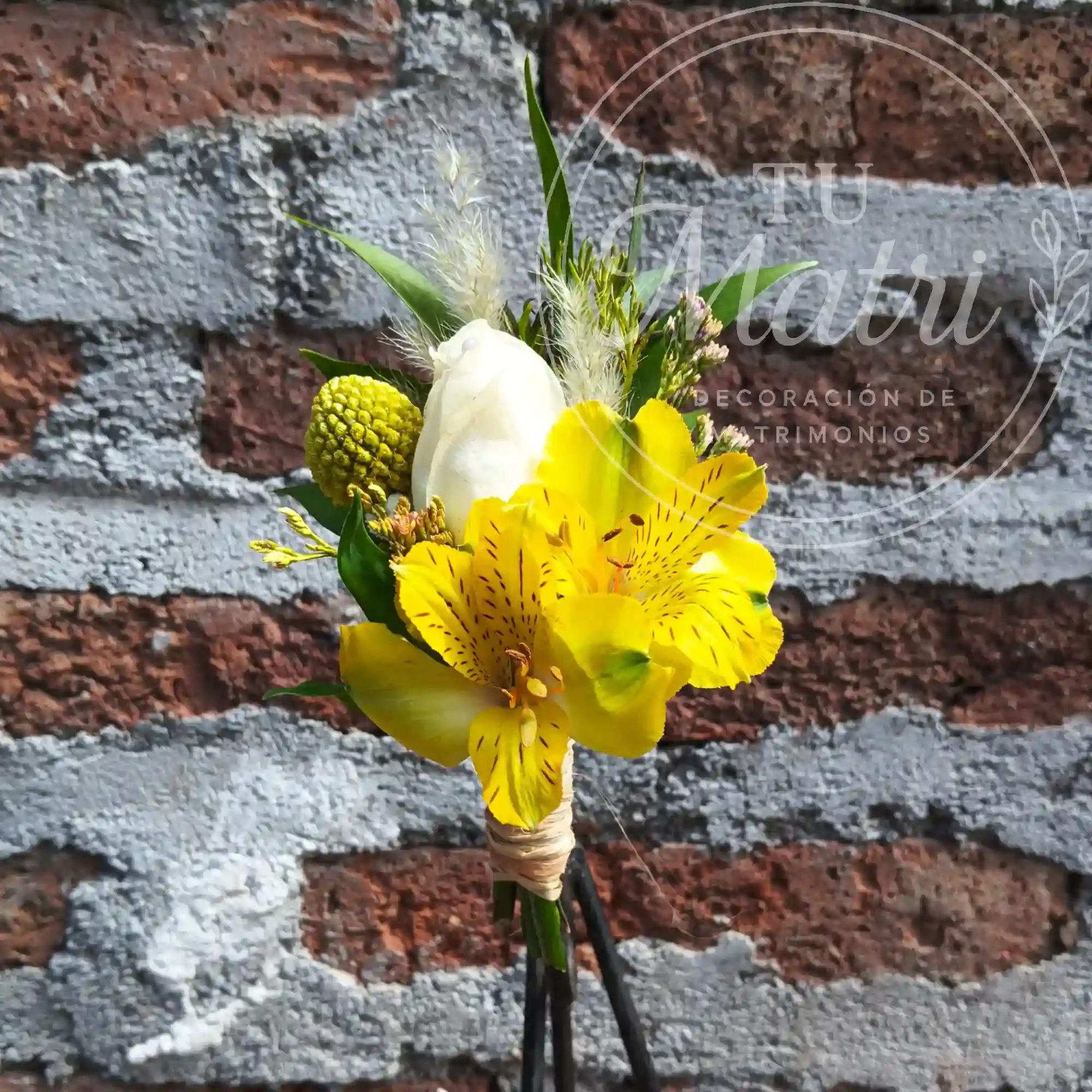 Boutonniere Blanco y Amarillo 3