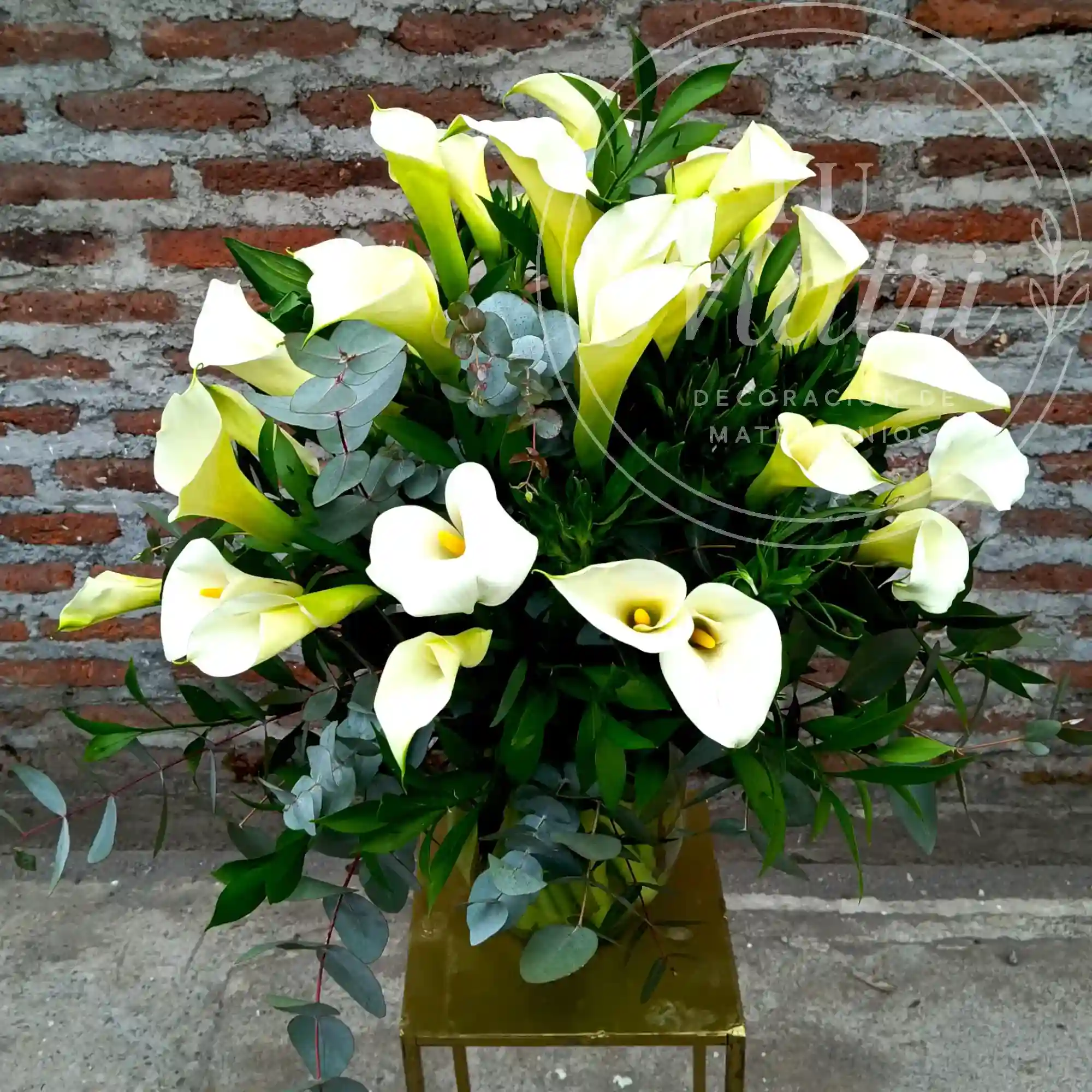 Florero Mediano de Calas blancas 1