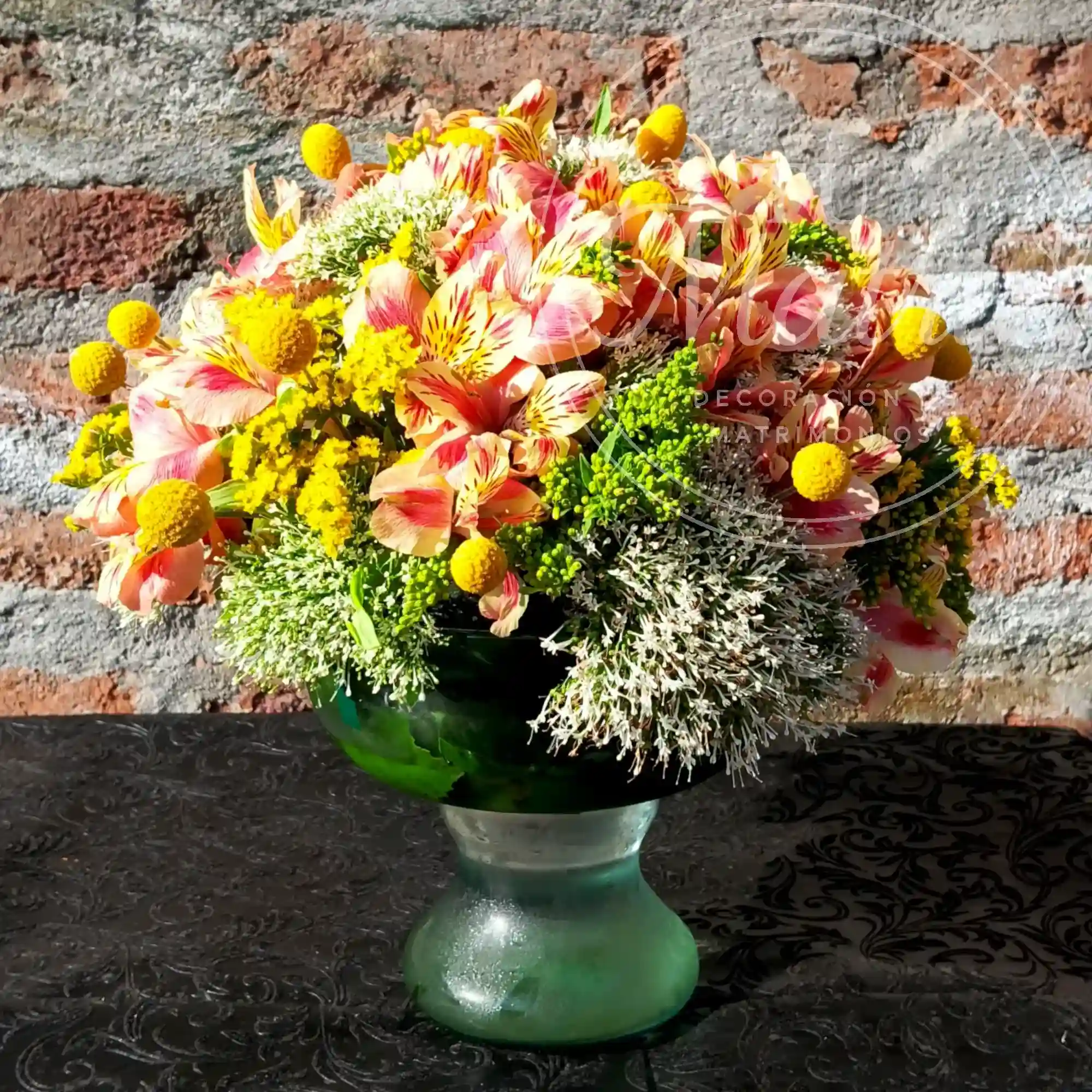 Florero de Alstroemerias y Craspedias 1