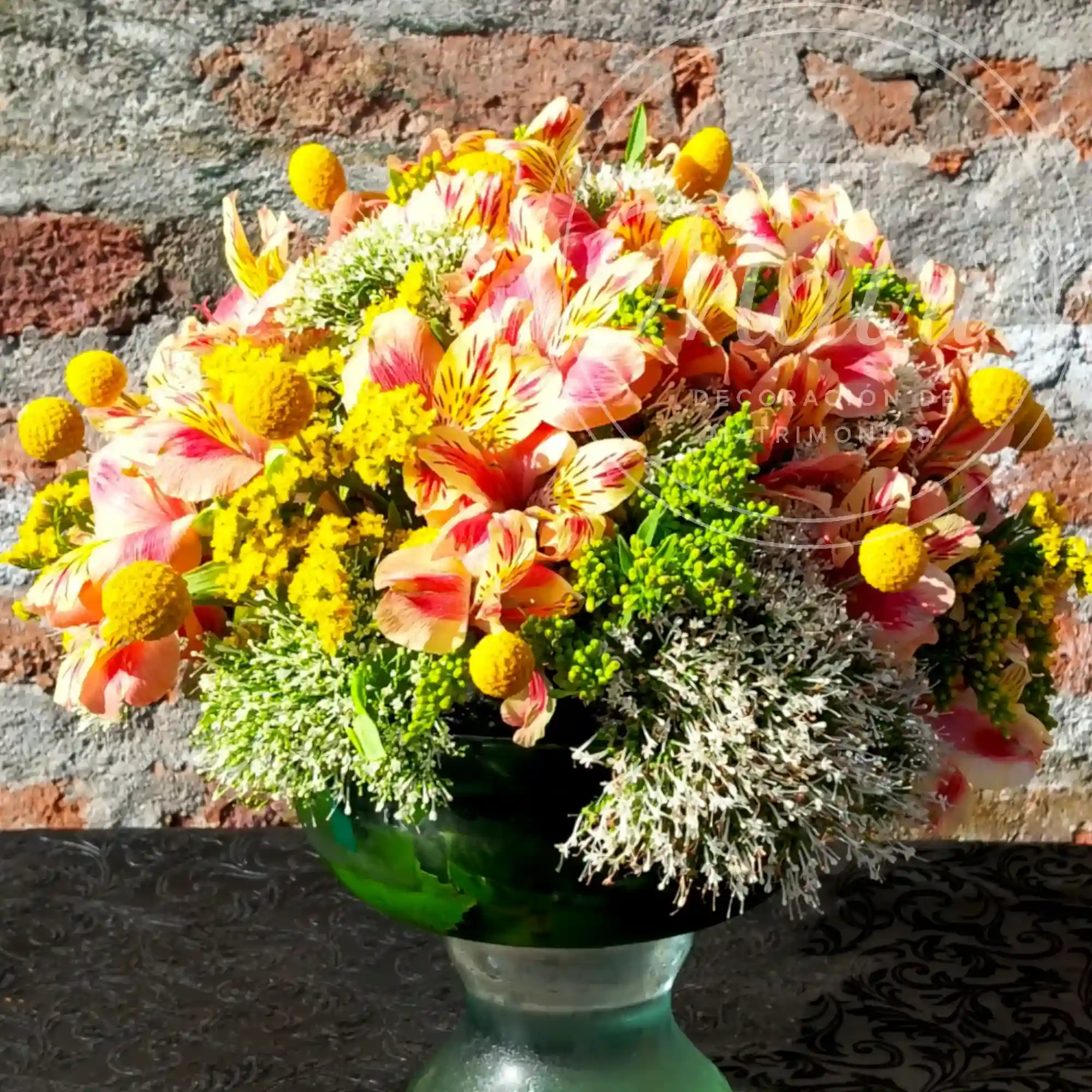 Florero de Alstroemerias y Craspedias 3