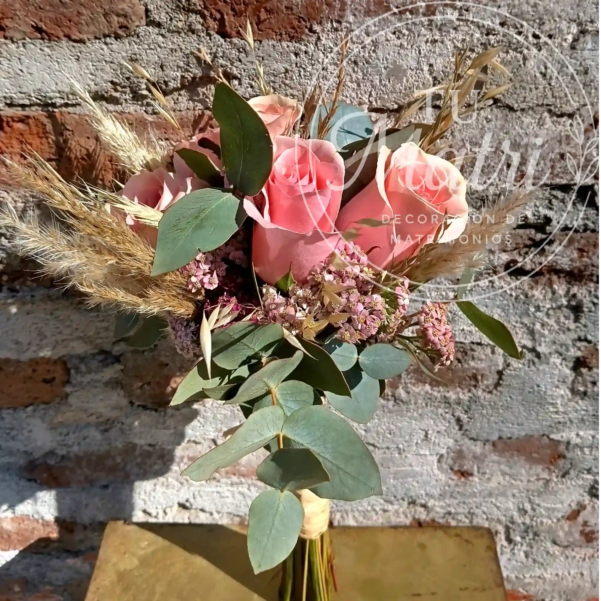 Ramo de Novia de 6 rosas rosadas y flores secas 1