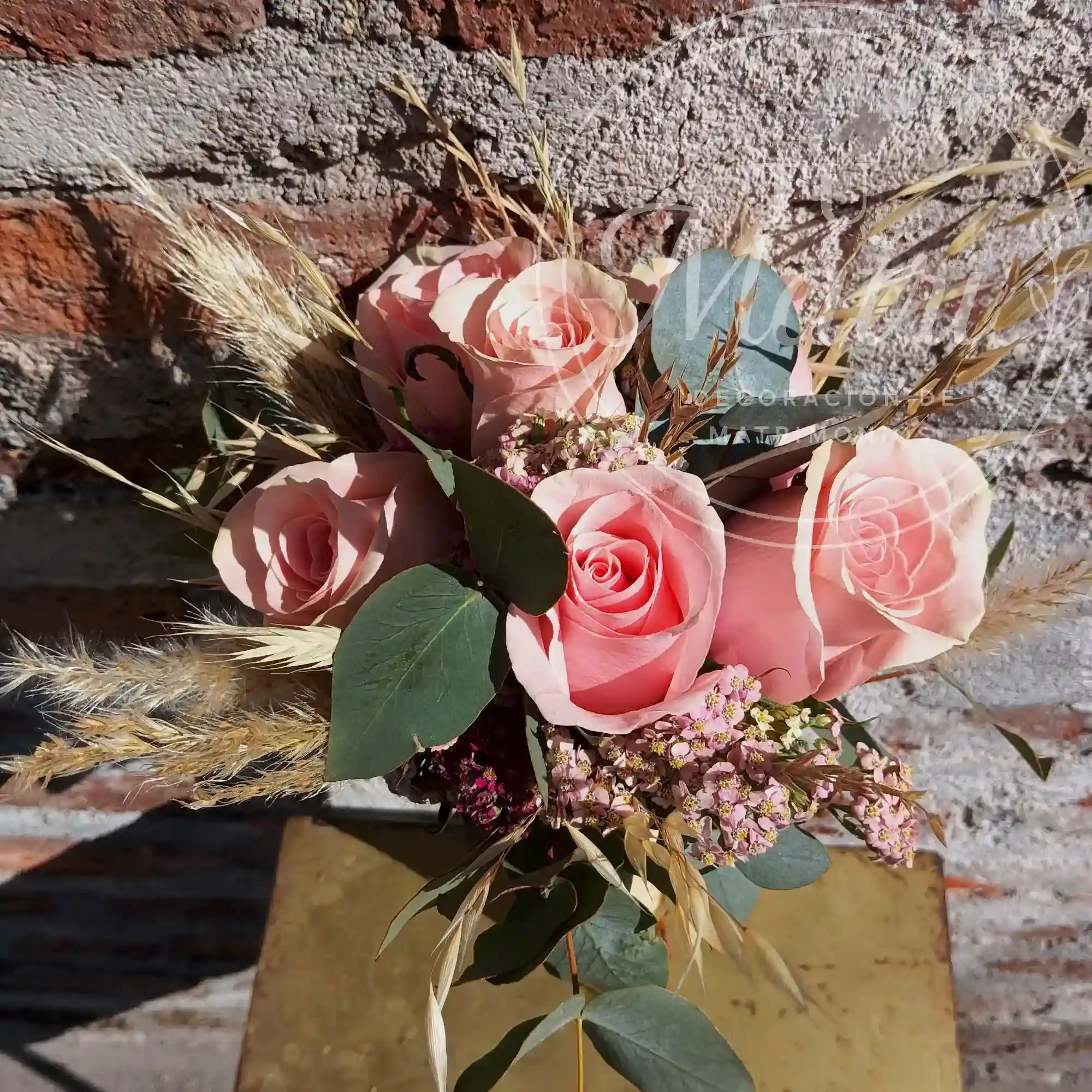 Ramo de Novia de 6 rosas rosadas y flores secas 2