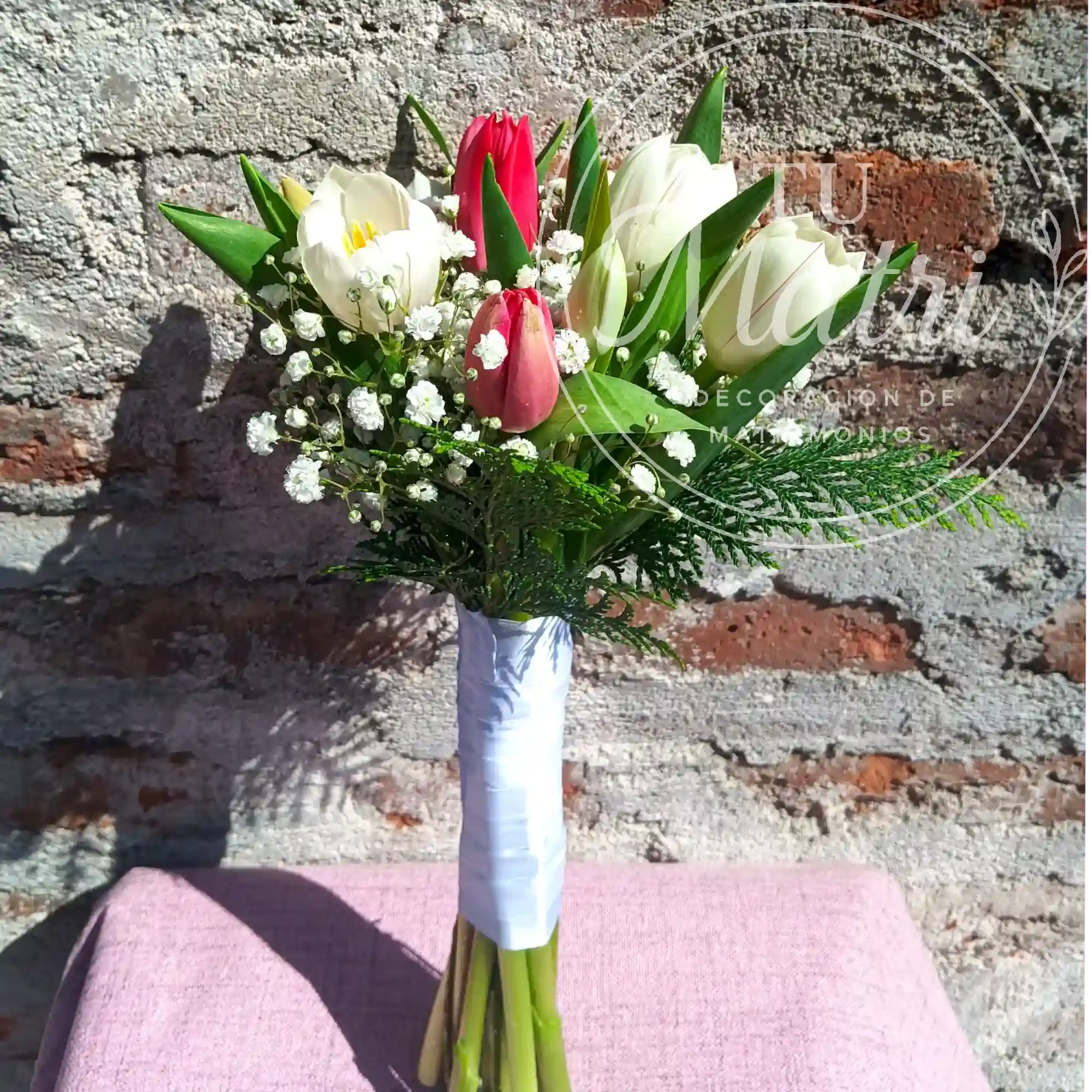 Ramo de Novia de 5 tulipanes rosados y 5 tulipanes blancos 4