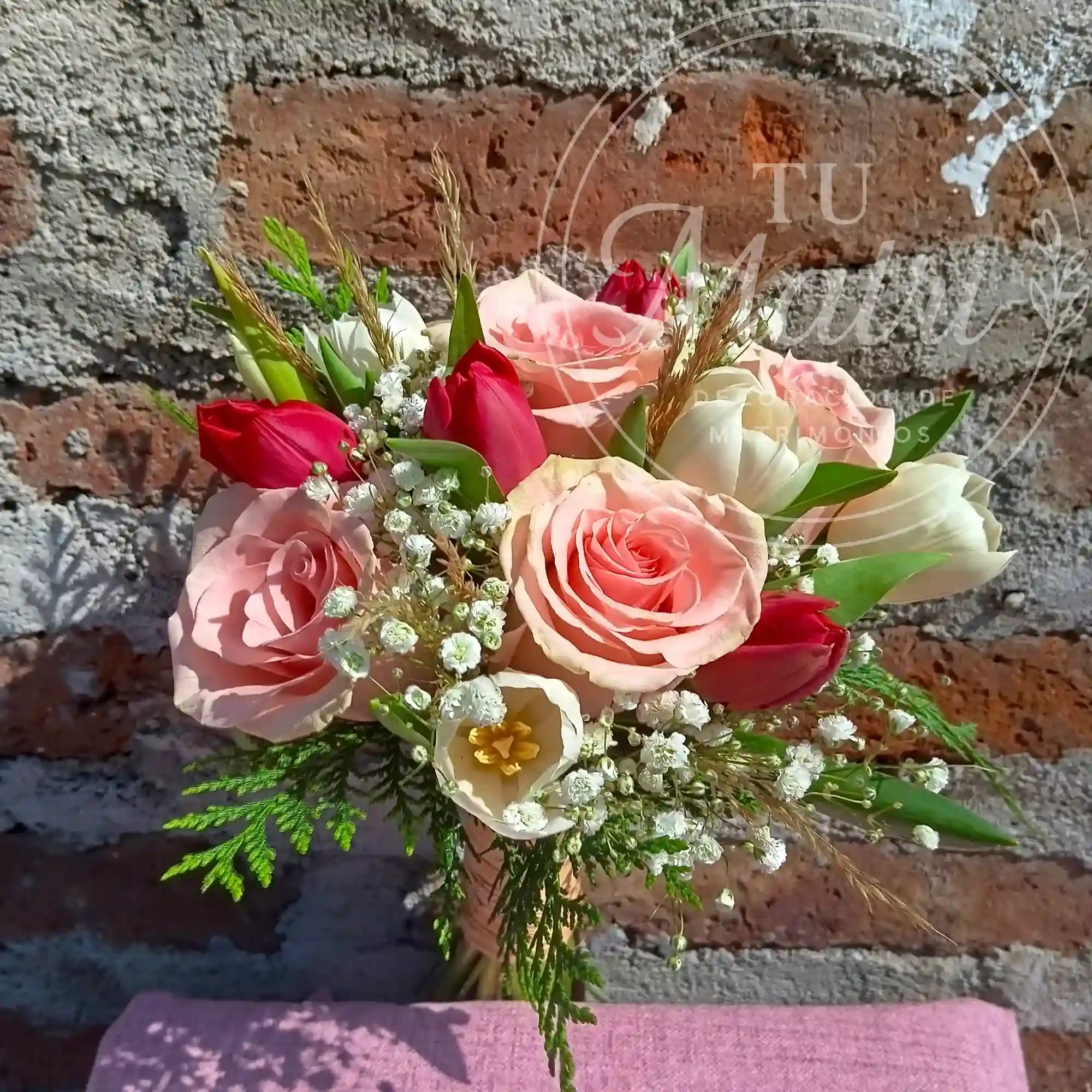 Ramo de Novia de 10 Tulipanes Mixtos Pasteles y 5 Rosas Rosadas 4