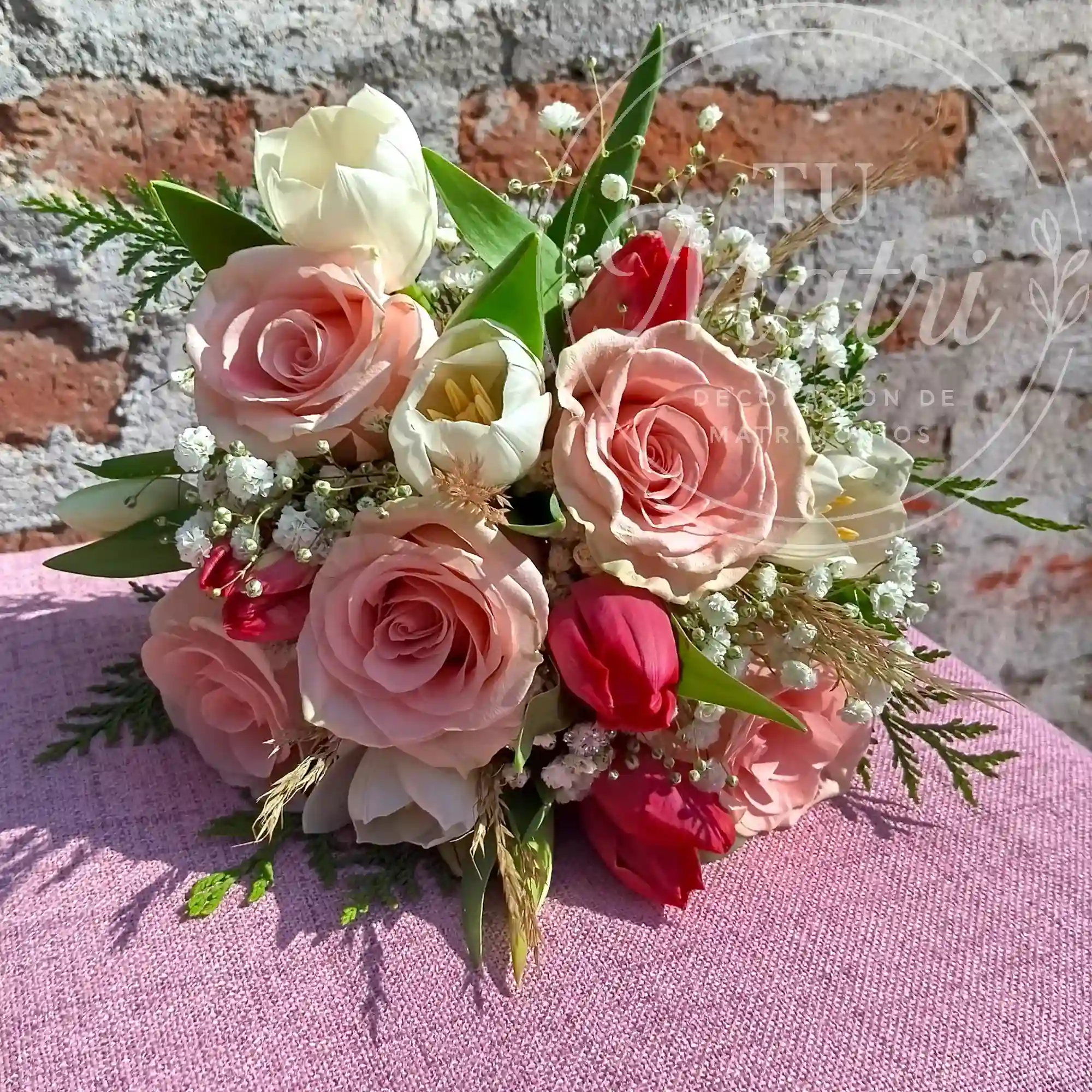 Ramo de Novia de 10 Tulipanes Mixtos Pasteles y 5 Rosas Rosadas 3