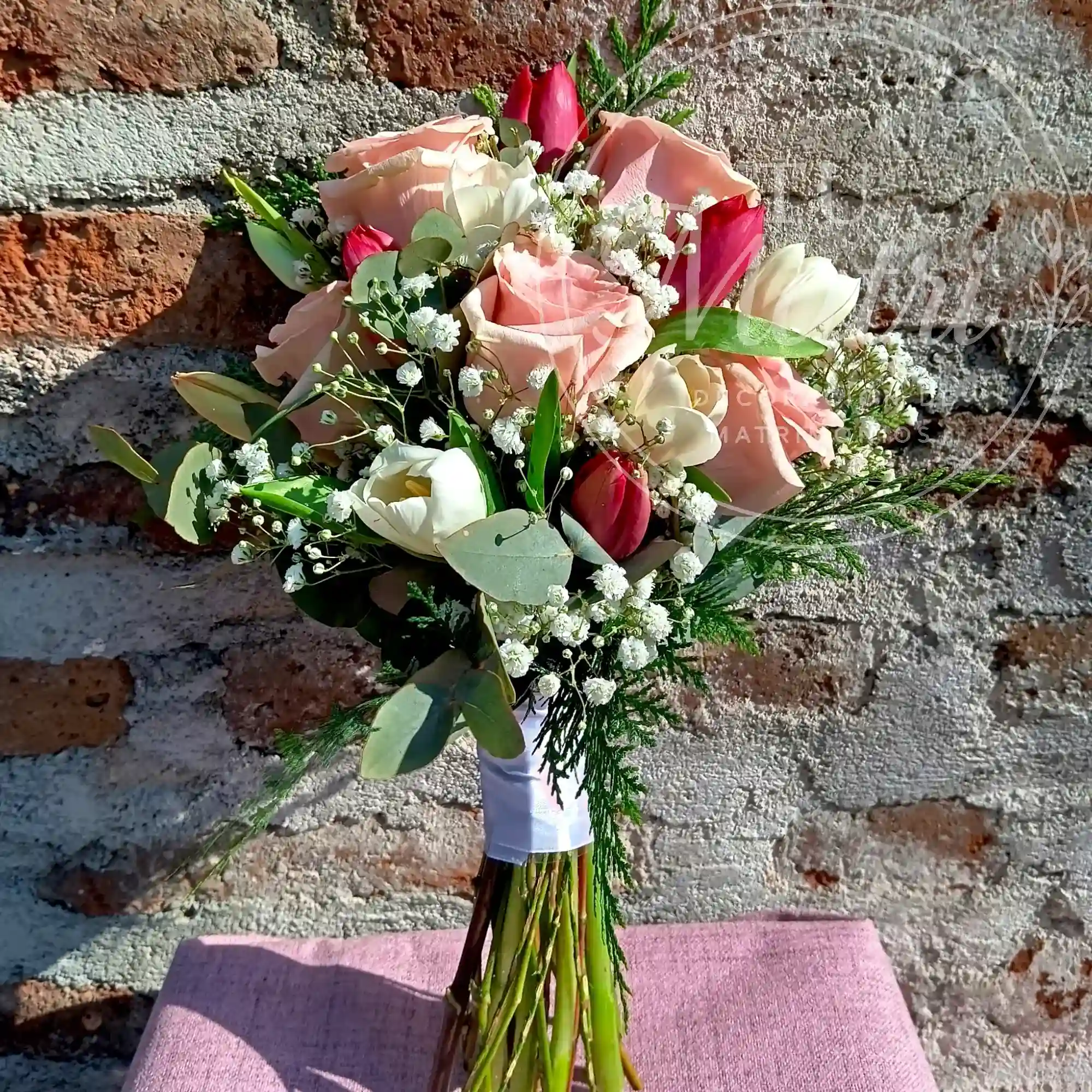 Ramo de Novia de 10 Tulipanes y 10 Rosas en Tonos Pasteles en Escalera 4