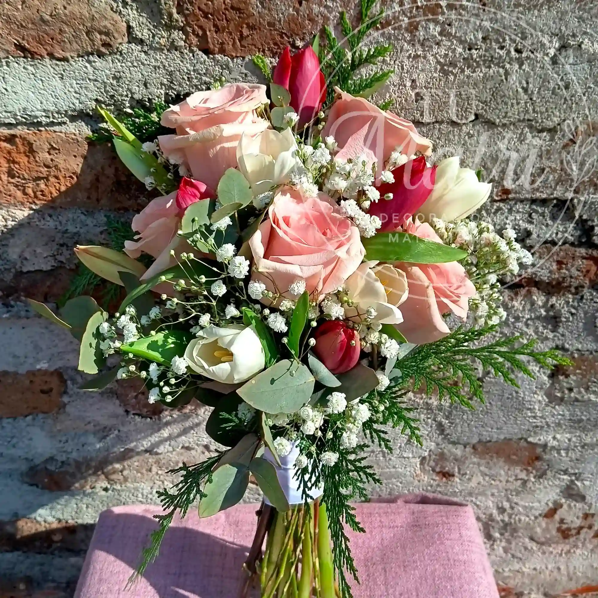 Ramo de Novia de 10 Tulipanes y 10 Rosas en Tonos Pasteles en Escalera 2