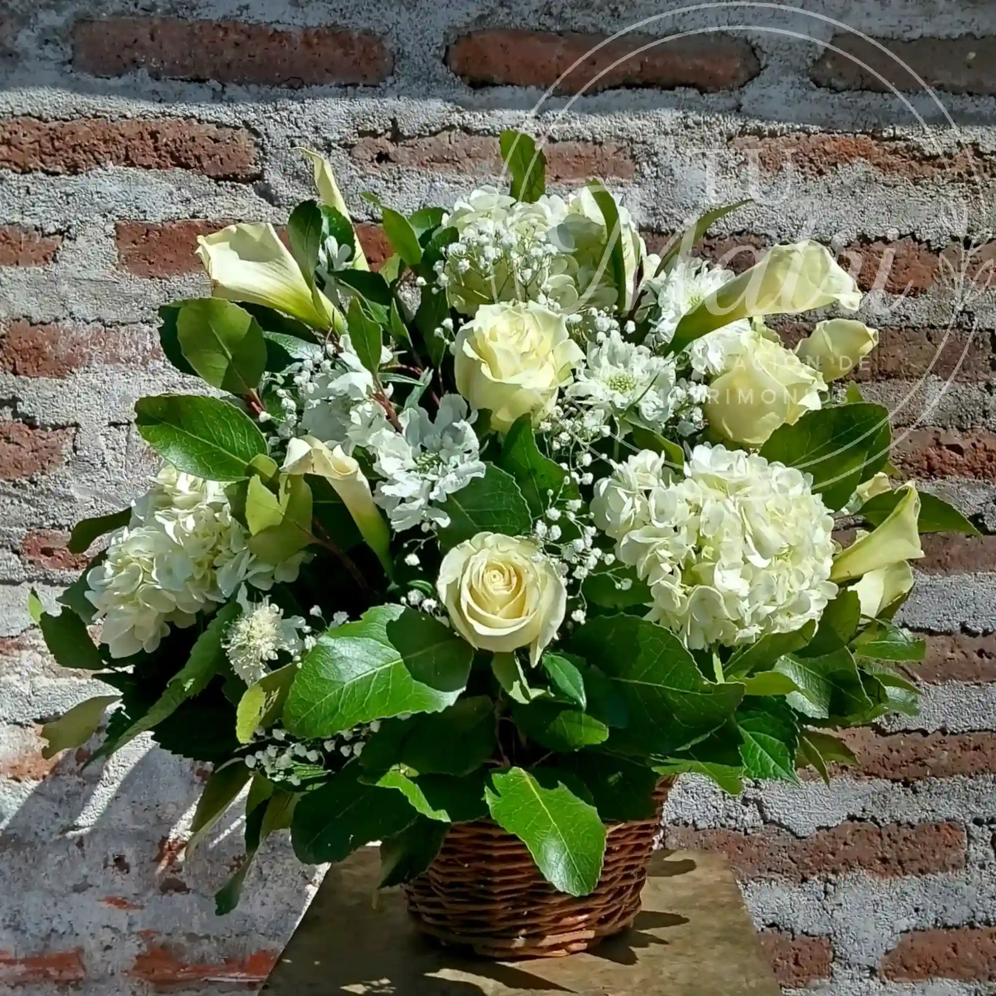 Canasto de Hortensias, Calas y Rosas 4