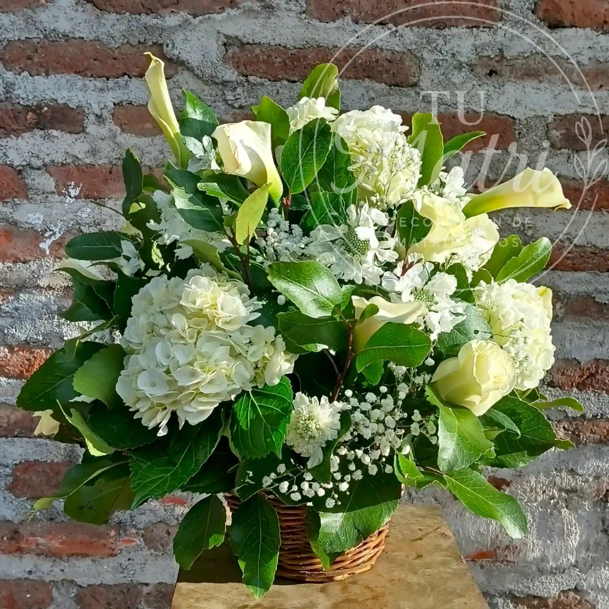 Canasto de Hortensias, Calas y Rosas 3