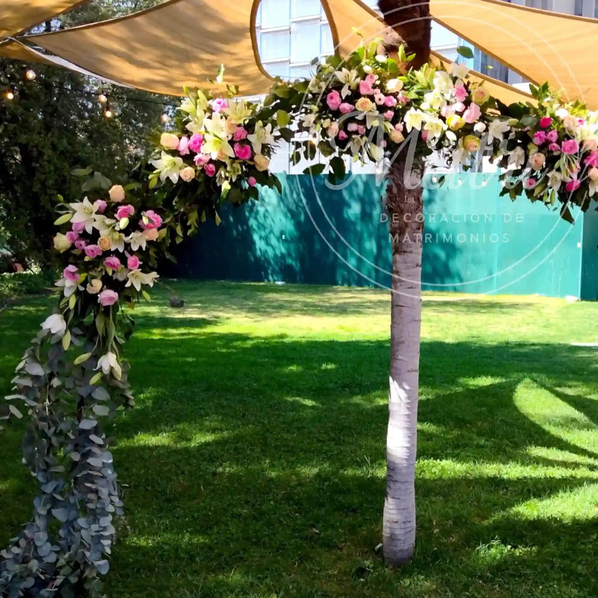 Arco de Matrimonio Pastel Curvo 2