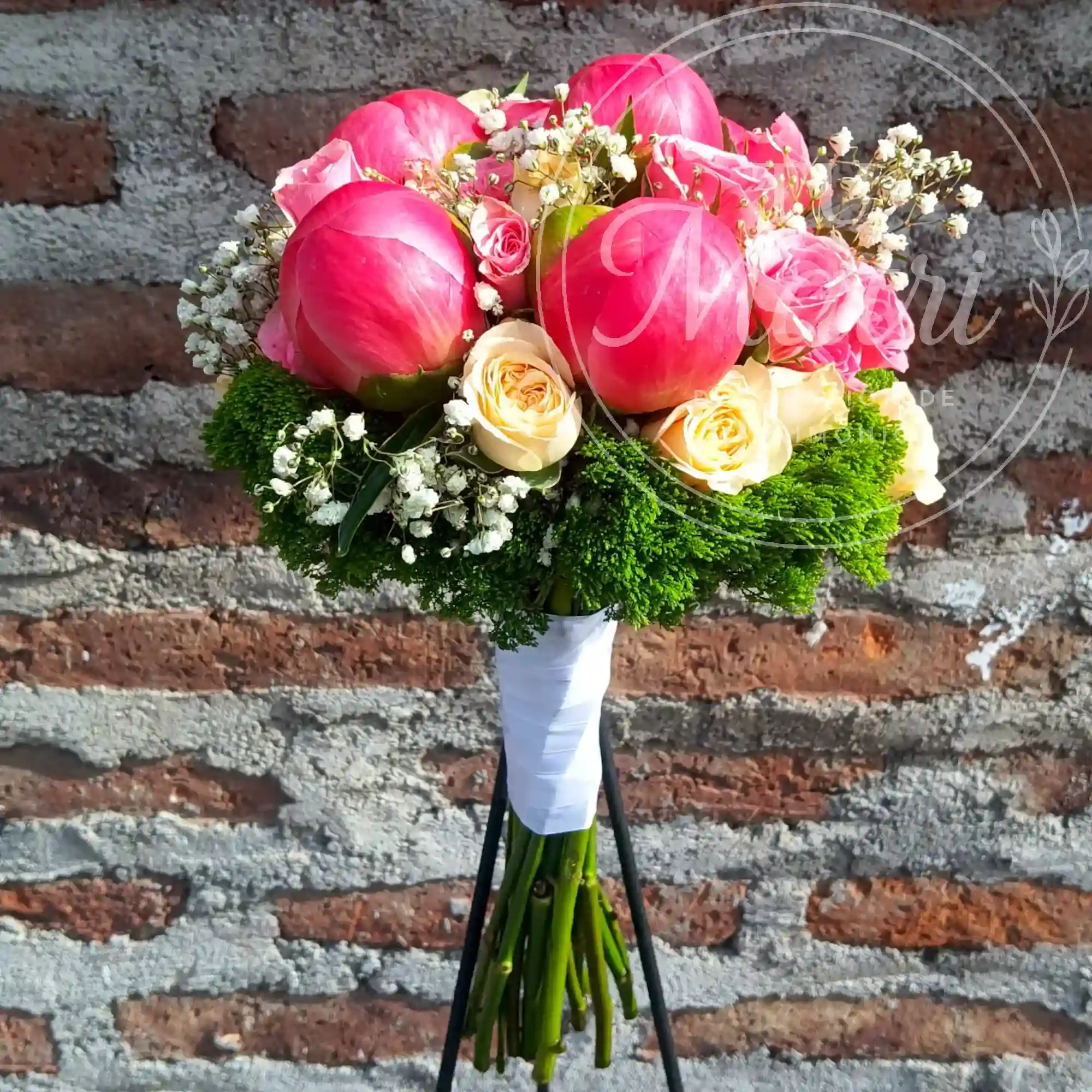 Ramo de Novia Mediano de Peonias y Minirosas 1