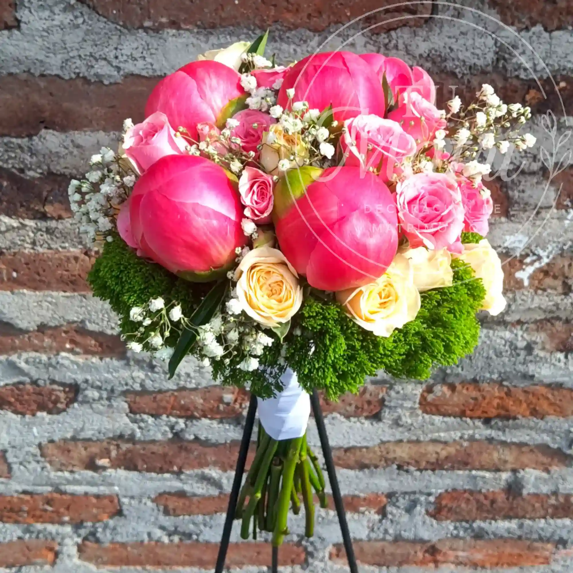 Ramo de Novia Mediano de Peonias y Minirosas 2