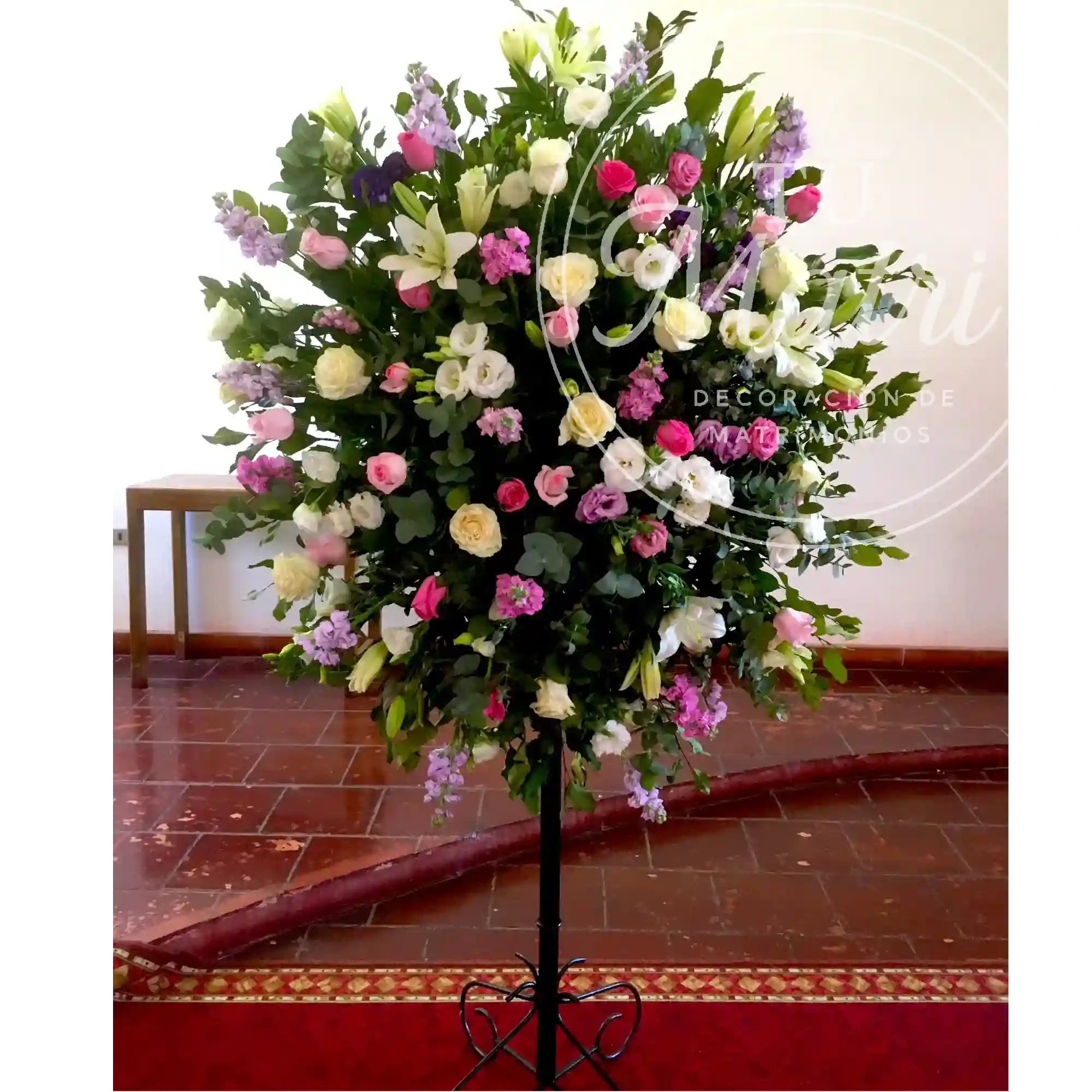 Pack Arco, 2 Pedestales, 2 Caminos de Luz Pasteles y Ramo de Novia Pequeño 4