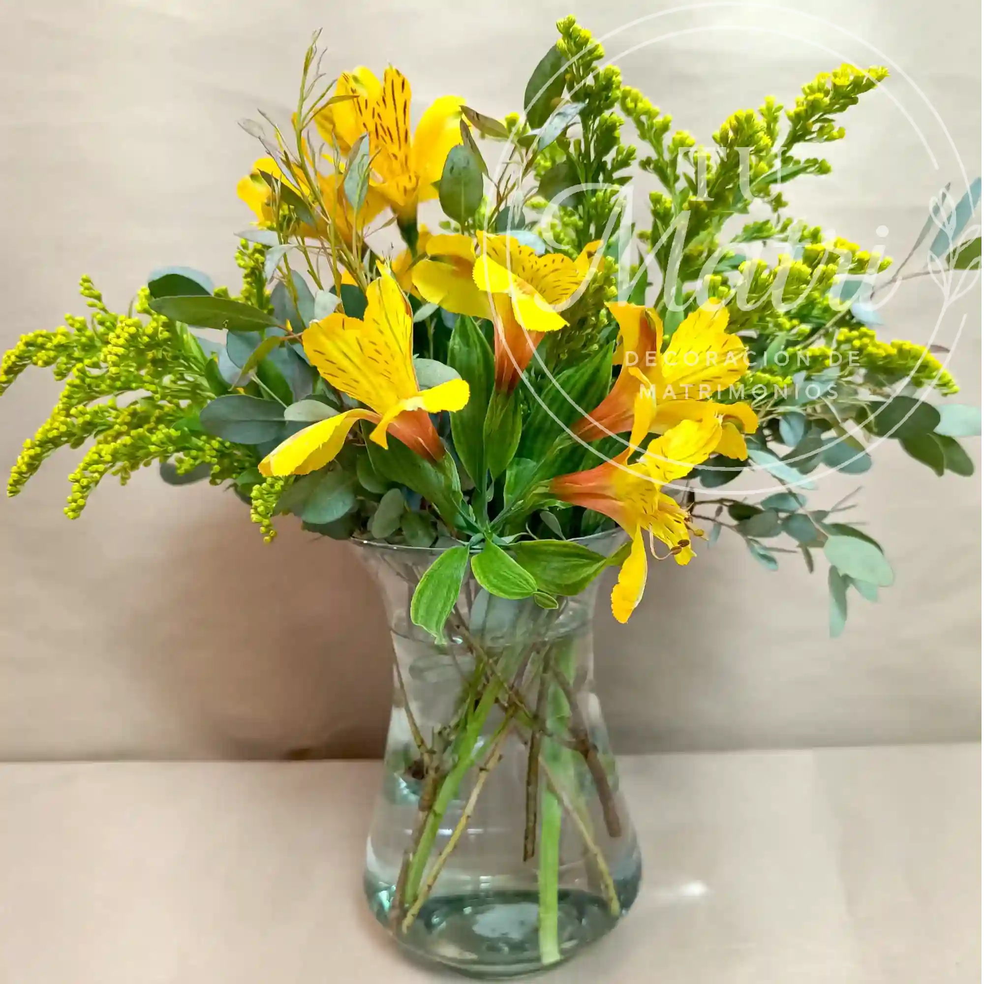 Florero Pequeño de flores Amarillas y Silvestres 1