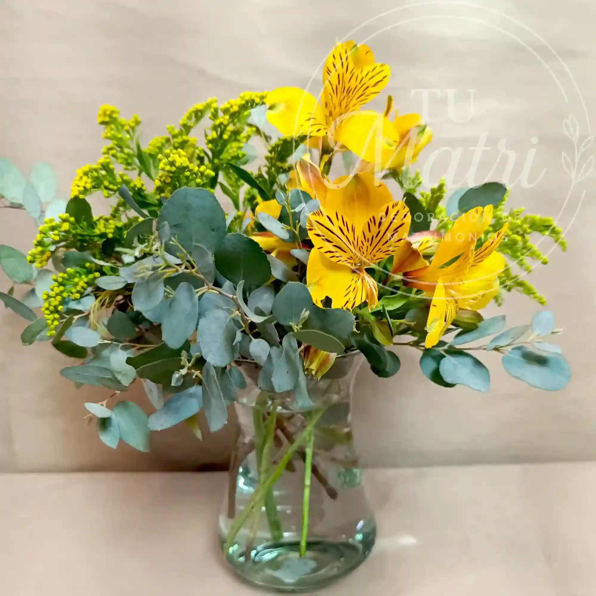 Florero Pequeño de flores Amarillas y Silvestres 2