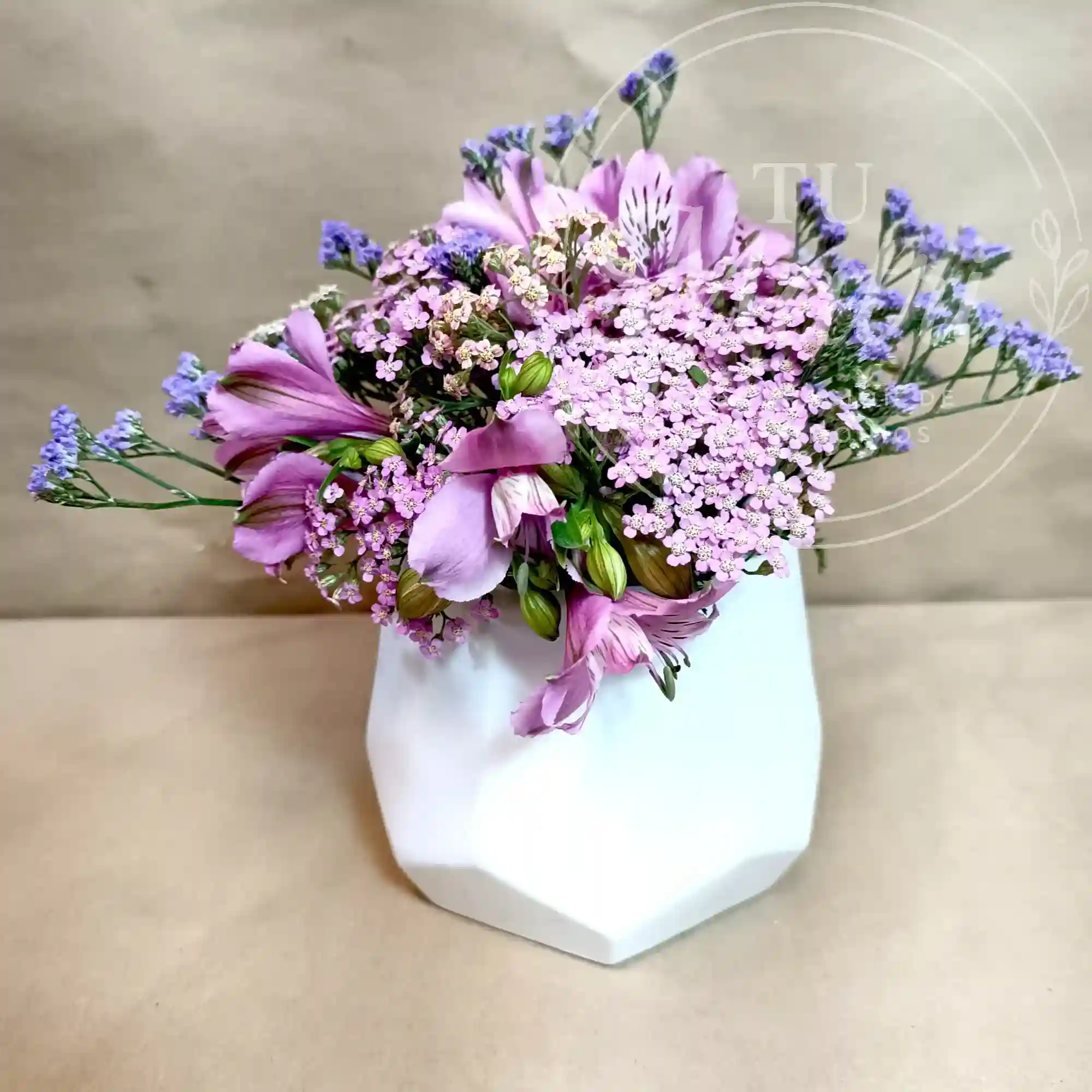 Florero Pequeño de flores Rosadas Silvestres 2