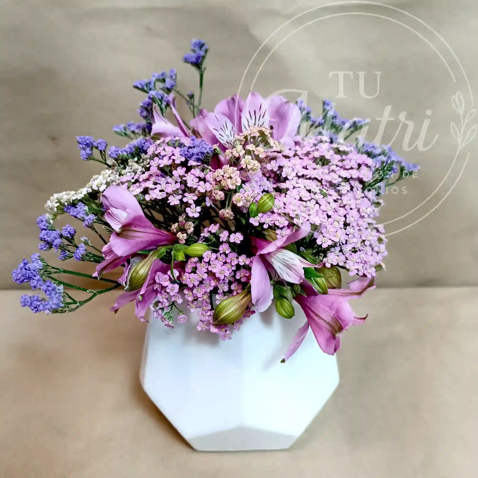 Florero Pequeño de flores Rosadas Silvestres 3