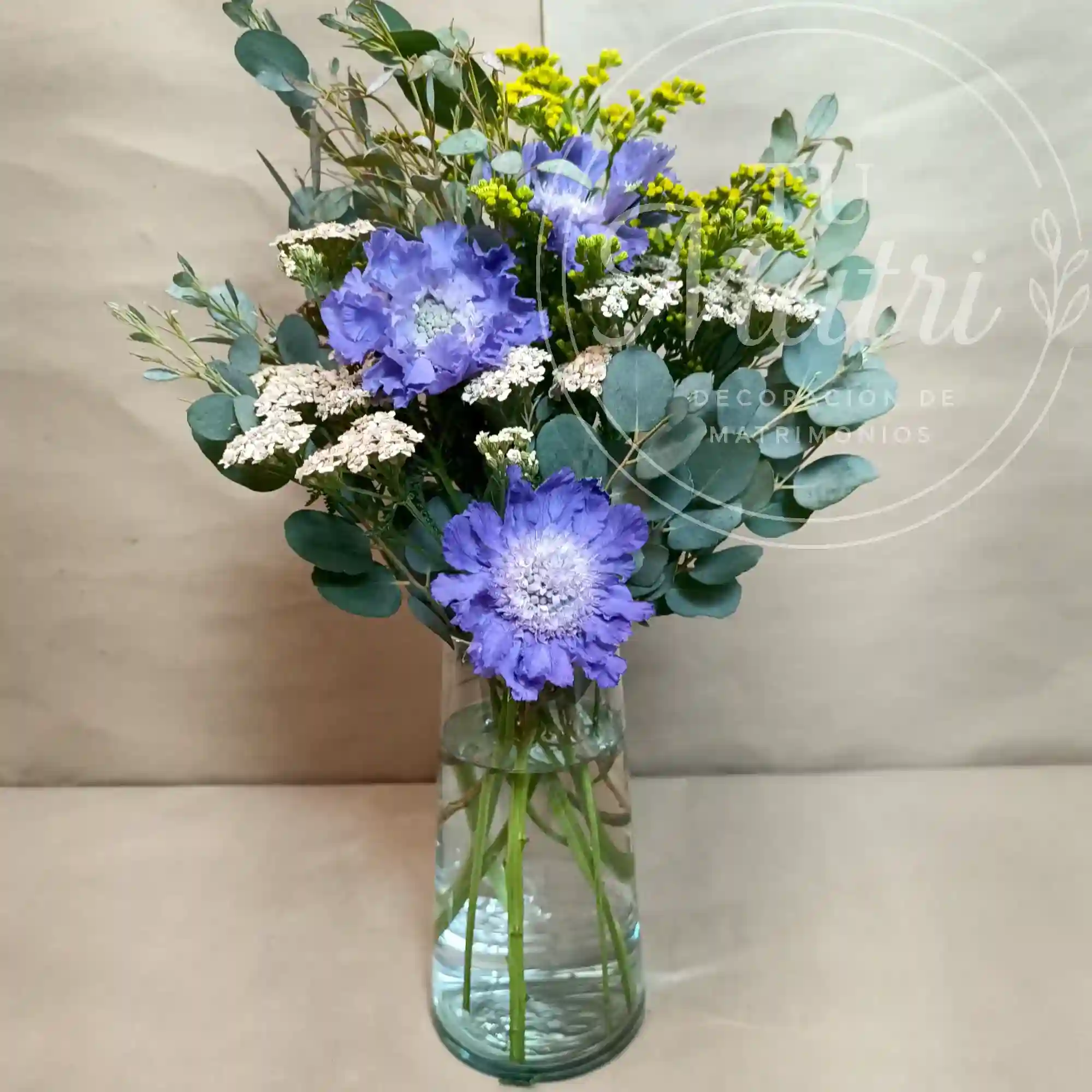 Florero Pequeño de flores Silvestres Celestes y Amarillas 1