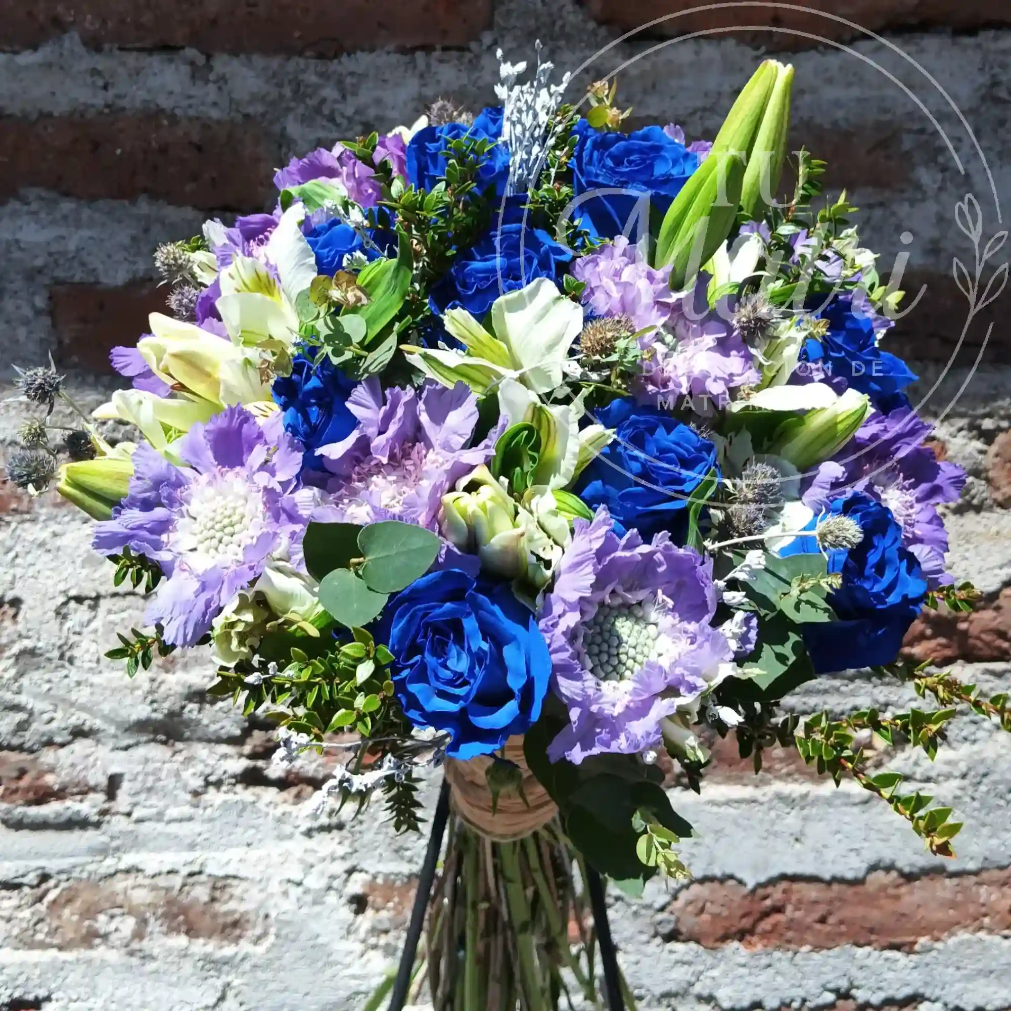 Ramo de Novia Rosas y Sacabiosas Azules 1