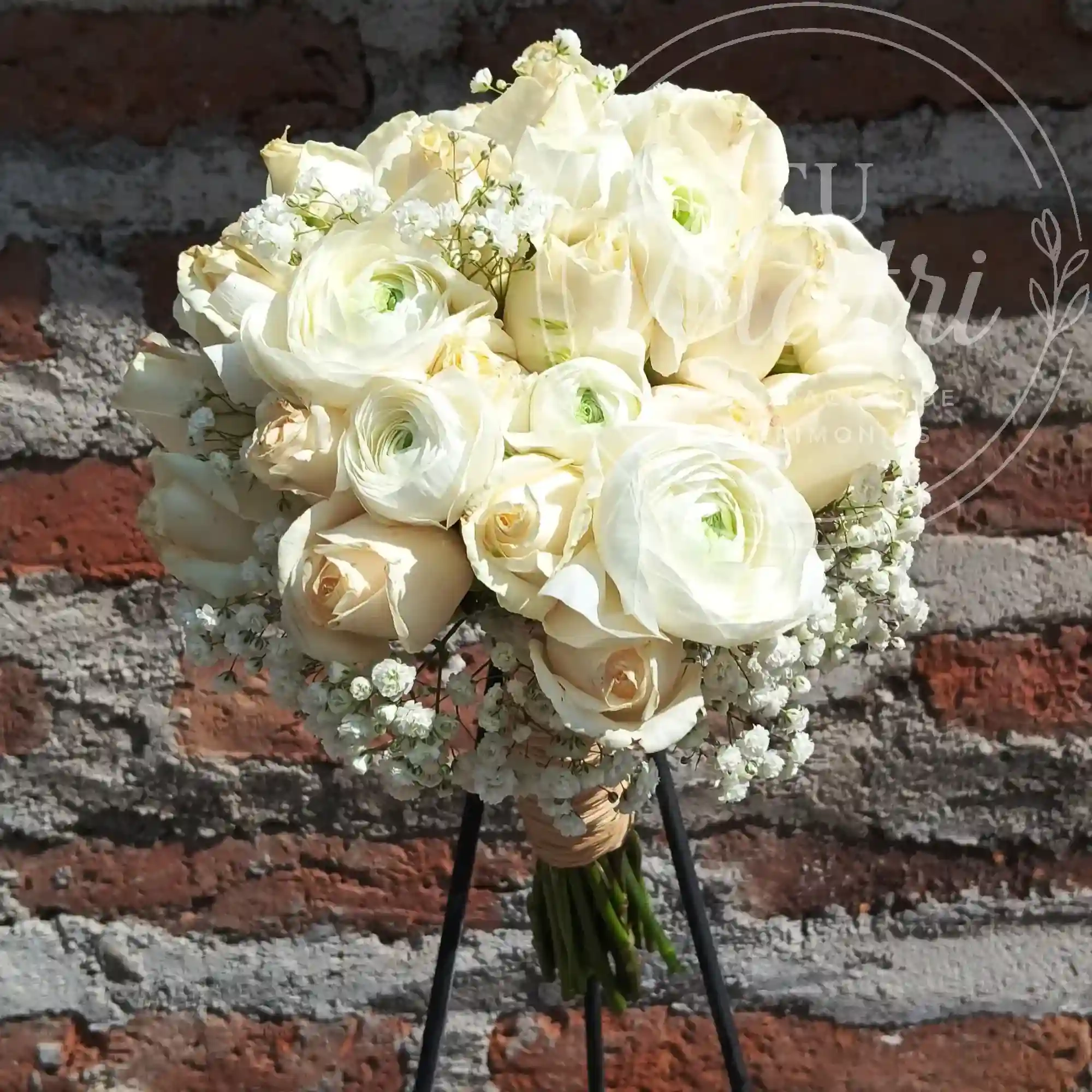 Ramo de 20 minirosas azules y 10 lilium blanco, con ilusiones 1