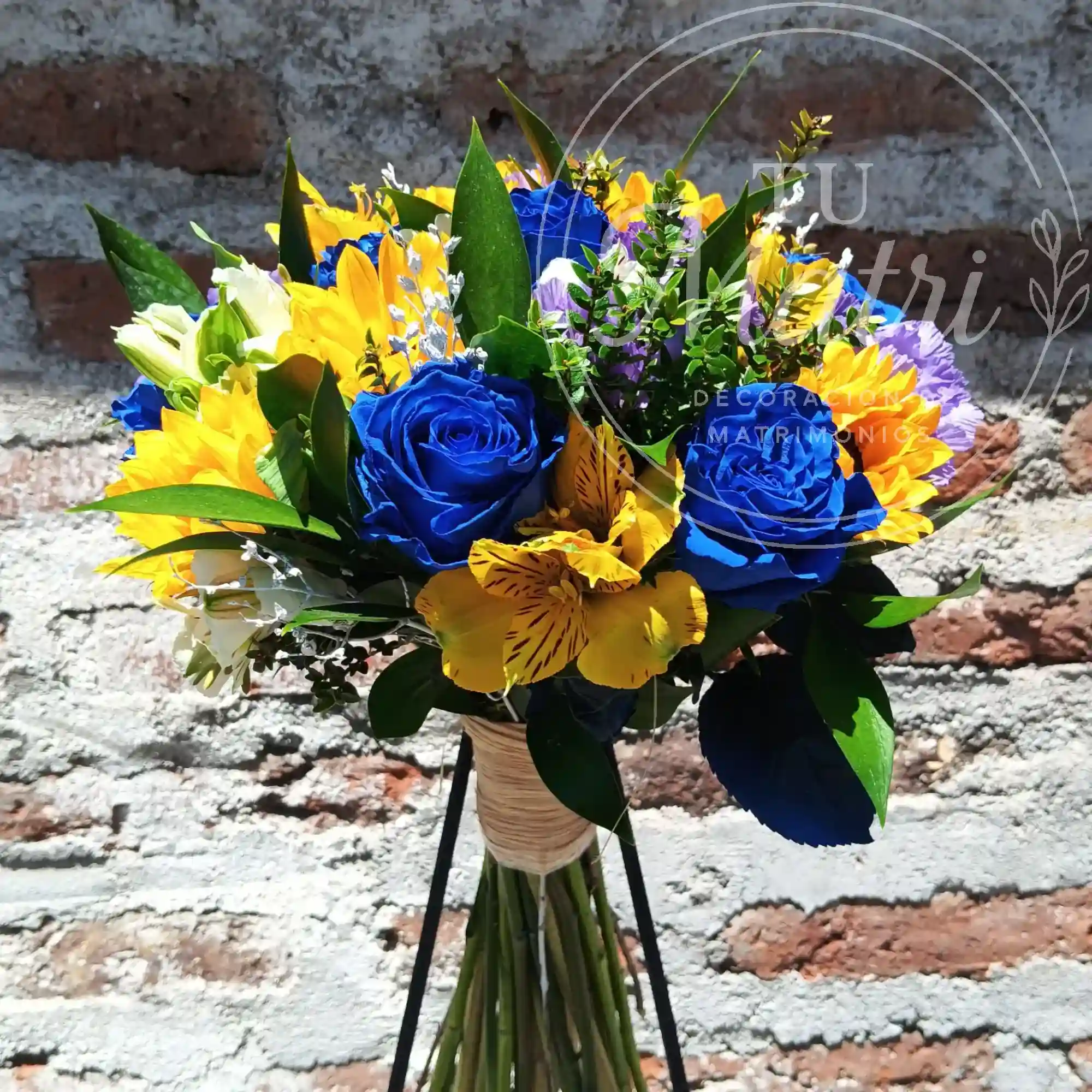 Ramo de Novia Rosas Azules y Girasoles 4