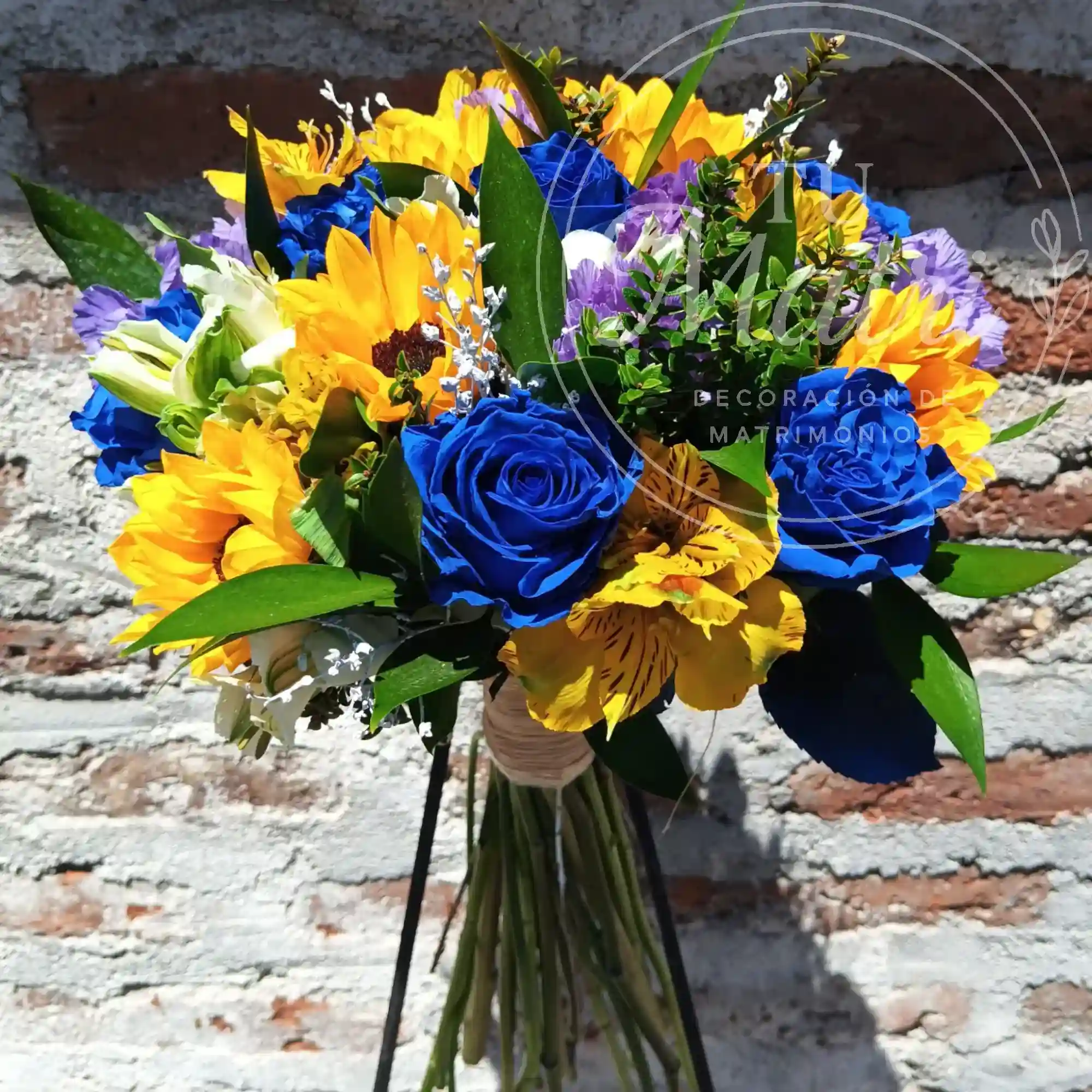 Ramo de Novia Rosas Azules y Girasoles 2