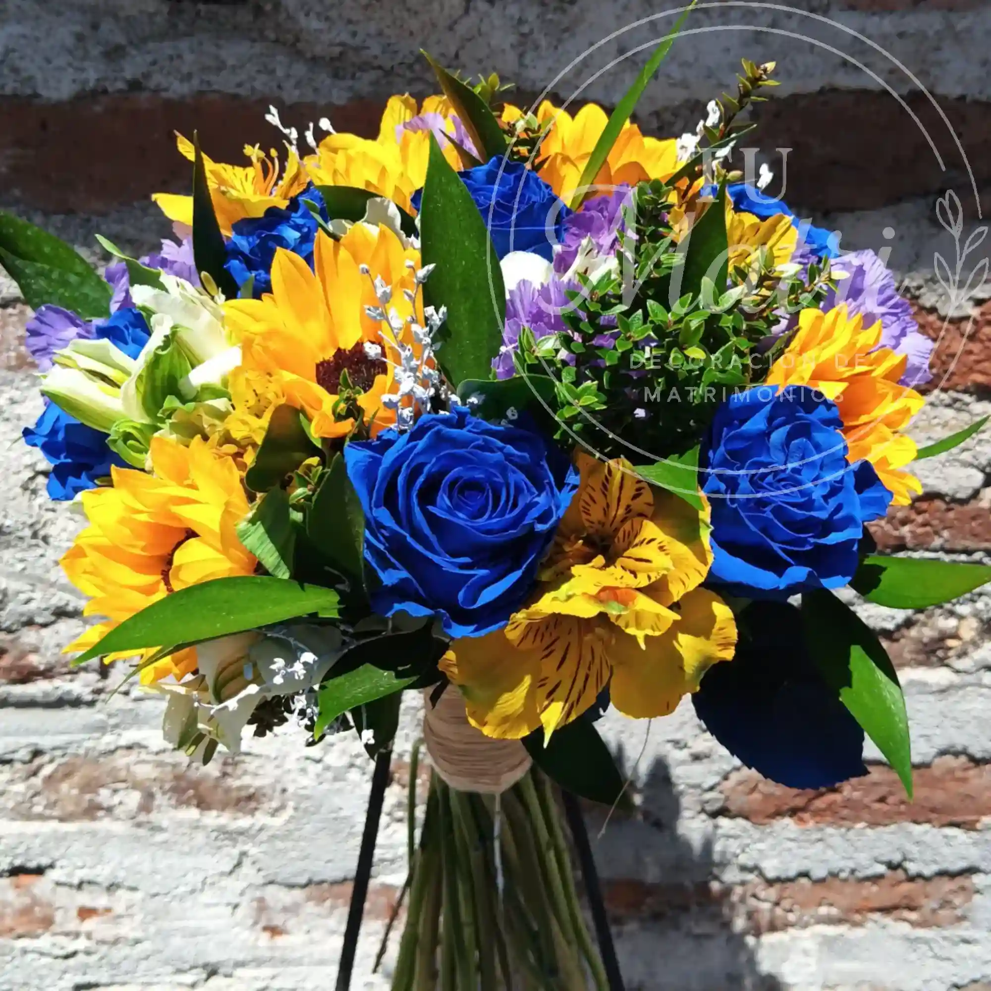 Ramo de Novia Rosas Azules y Girasoles 3